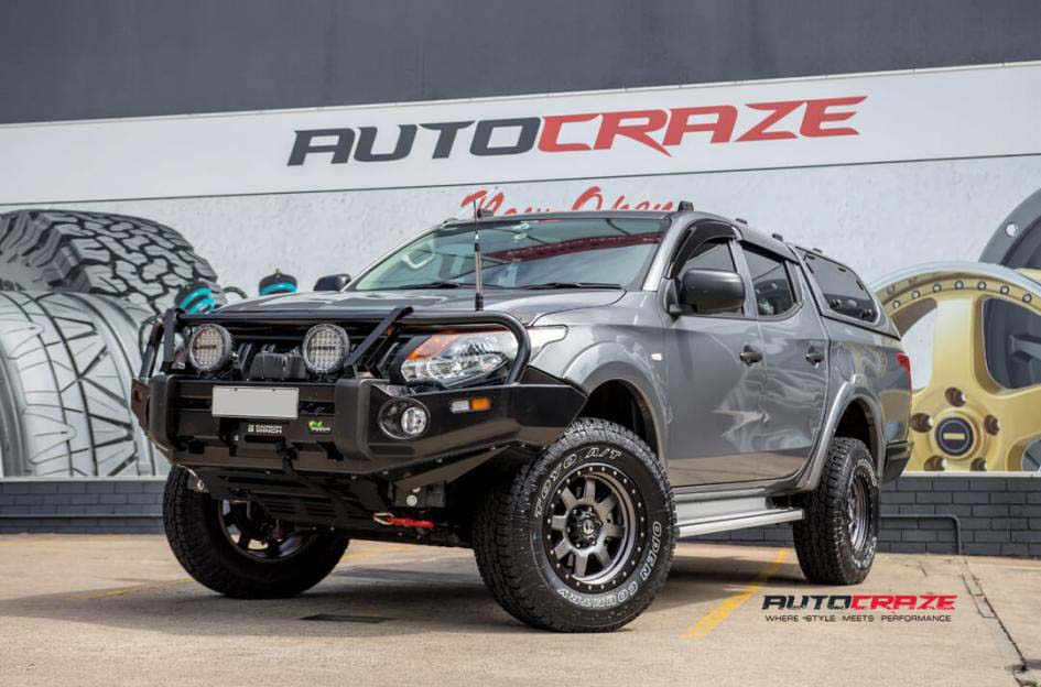 16Mitsubishi-Triton-Fuel-Trophy-alloy-Wheels-Toyo-Open-Country-Tyres-Front-Close-Shot-Janurary-2018_large
