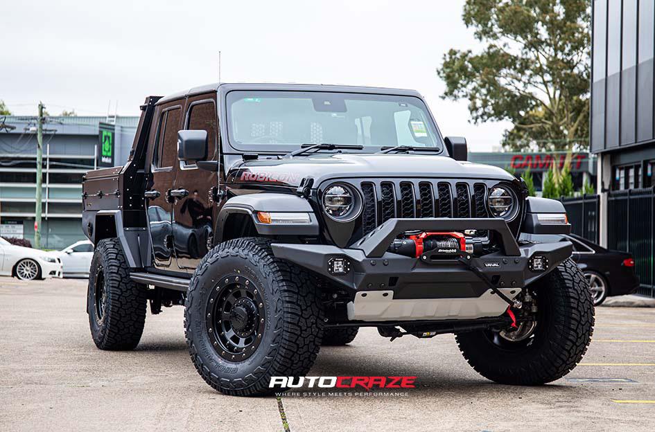 Jeep Gladiator with KMC Chase wheels front gallery view