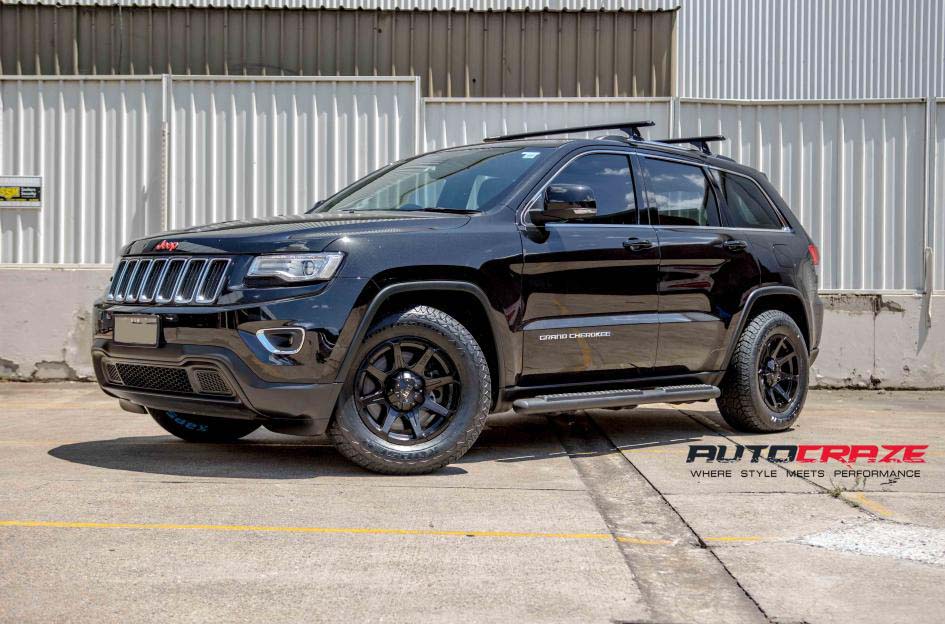Grand-Cherokee-Tuff-T05-alloy-wheels-Kapsen-tyre-front-wide-angle-shot-february-2018_1