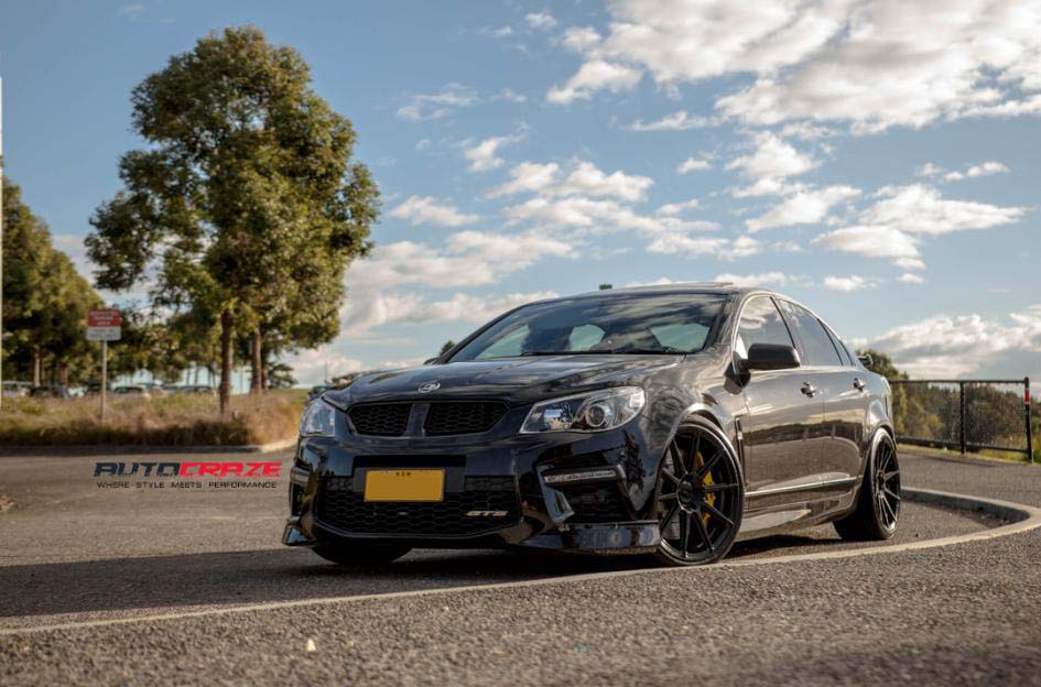 Holden-Commodore-Koya-alloy-wheels-MIchellin-tyre-front-wide-angle-shot-february-2018