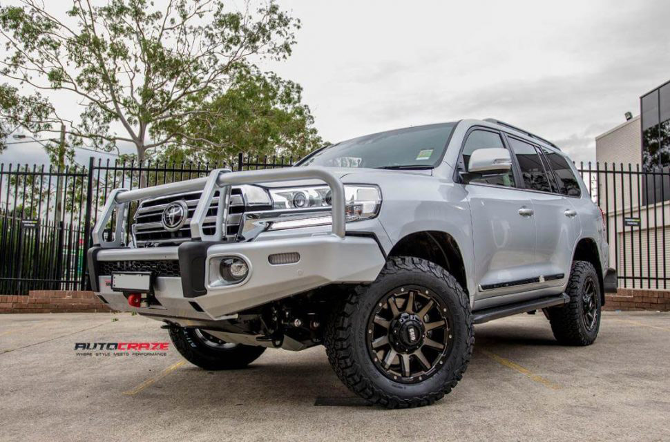 Silver-Toyota-Landcruiser-Grid-GD05-Bronze-Dark-Tint-Matte-Black-Wheels-Nitto-Terra-Grappler-Tyres-Front-Shot-