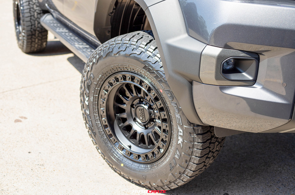 TOYOTA HILUX KMC IMS MATTE BLACK W/ GLOSS BLACK LIP