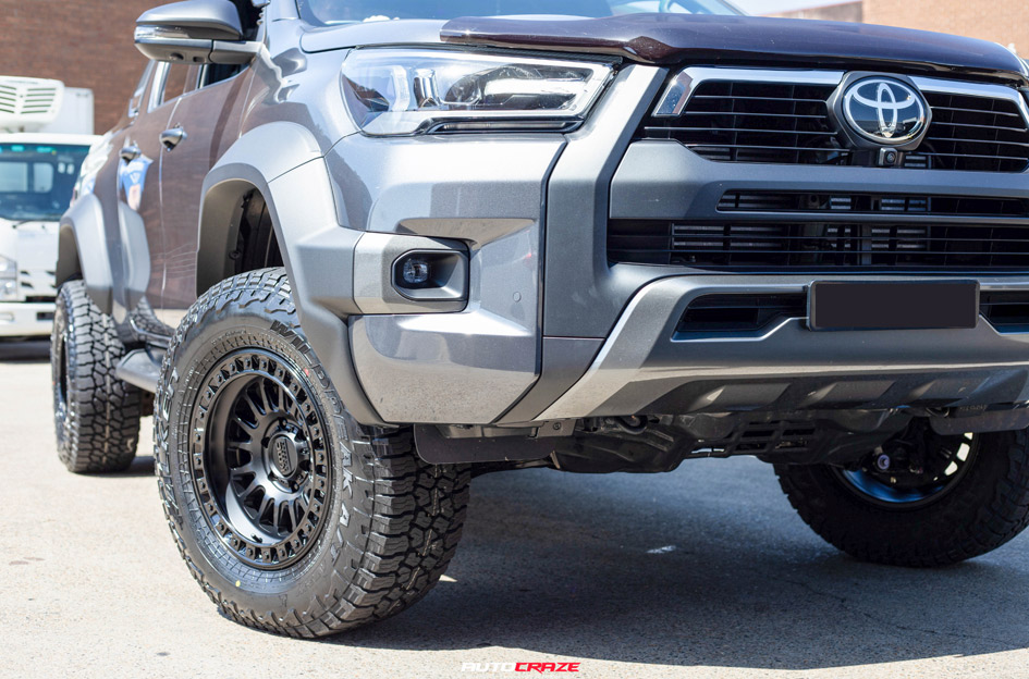 TOYOTA HILUX KMC IMS MATTE BLACK W/ GLOSS BLACK LIP