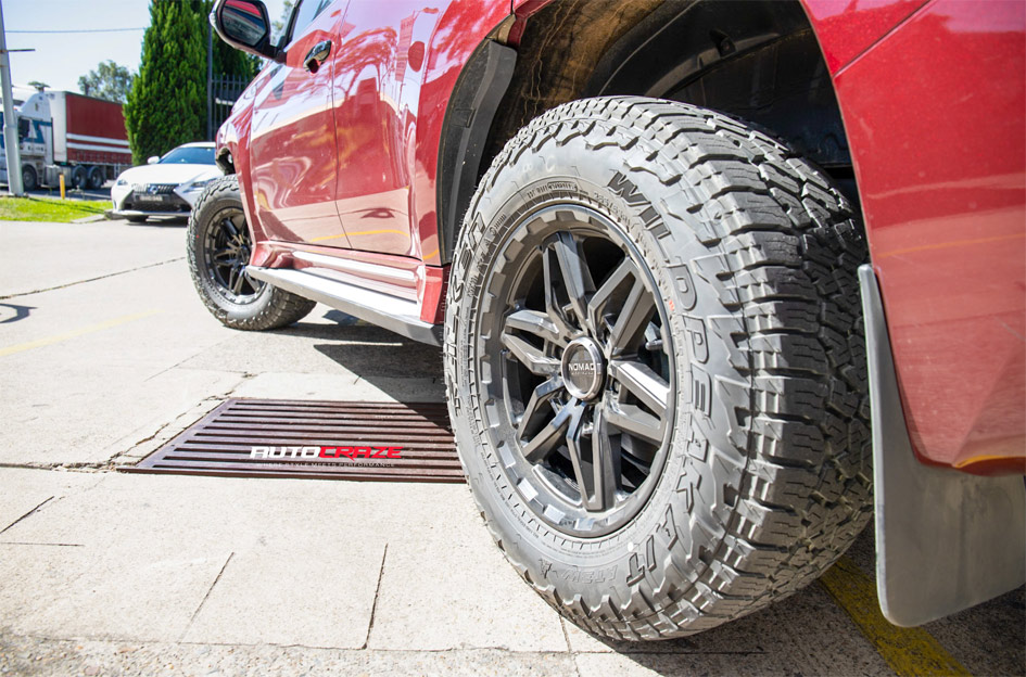 MITSUBISHI PAJERO SPORT NOMAD N232 SATIN BLACK