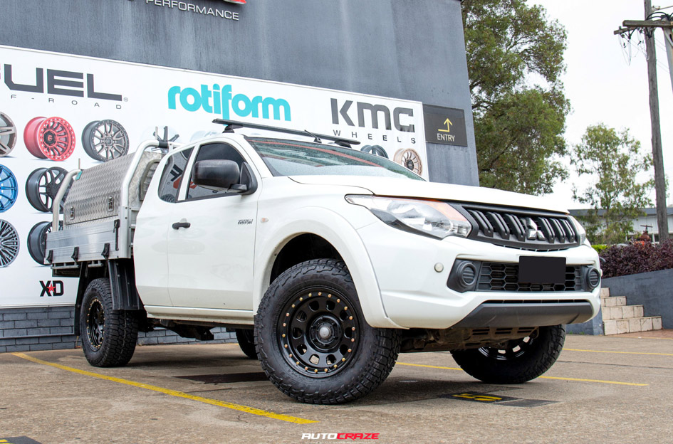 MITSUBISHI TRITON KING D-LOCKER SATIN BLACK