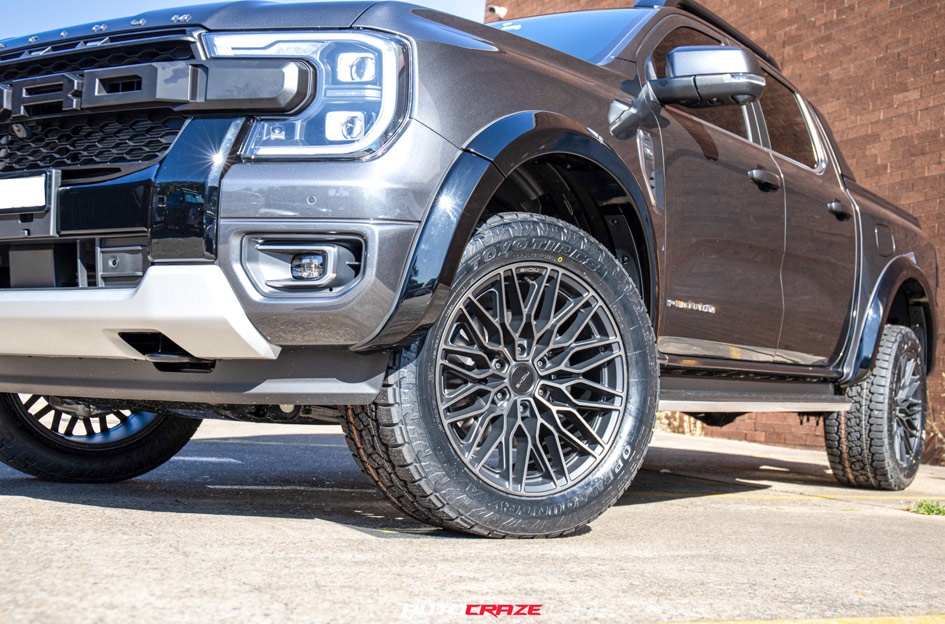 FORD RANGER NEXT GEN NICHE CALABRIA 6 GLOSS BLACK MACHINED