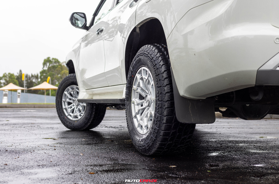 MITSUBISHI PAJERO SPORT NOMAD N162 SILVER MACHINED FACE
