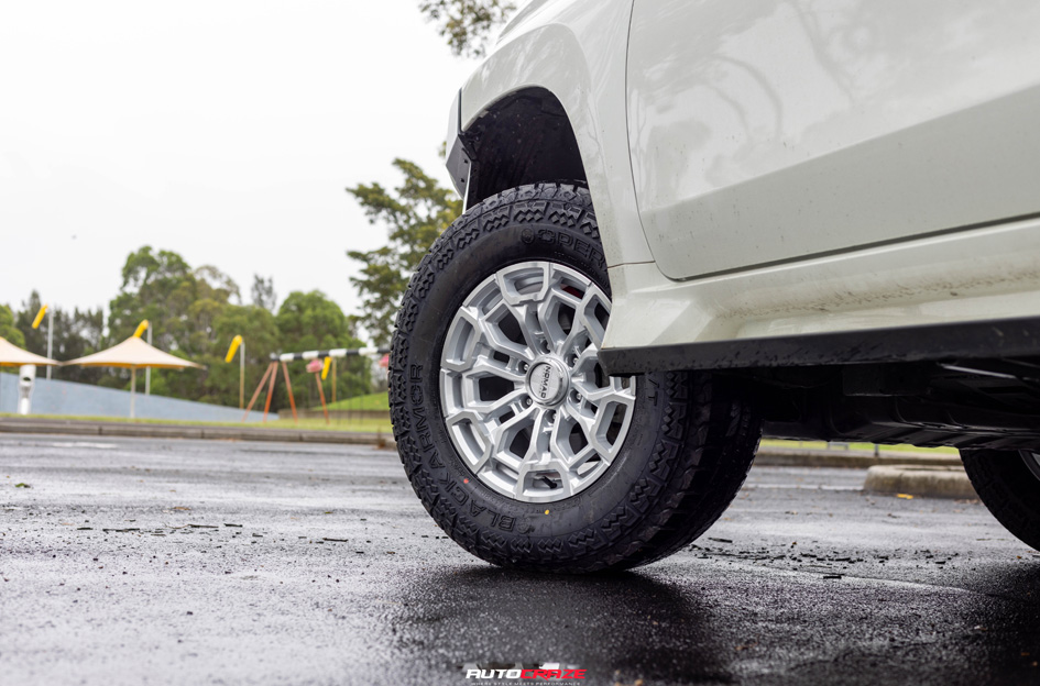 MITSUBISHI PAJERO SPORT NOMAD N162 SILVER MACHINED FACE