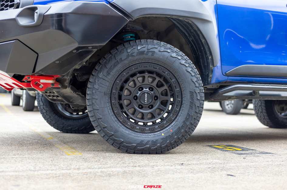 TOYOTA HILUX ROH ASSAULT MATT BLACK
