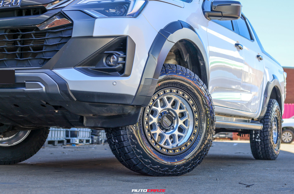 ISUZU D-MAX KMC GRS MACHINED W/ SATIN BLACK LIP