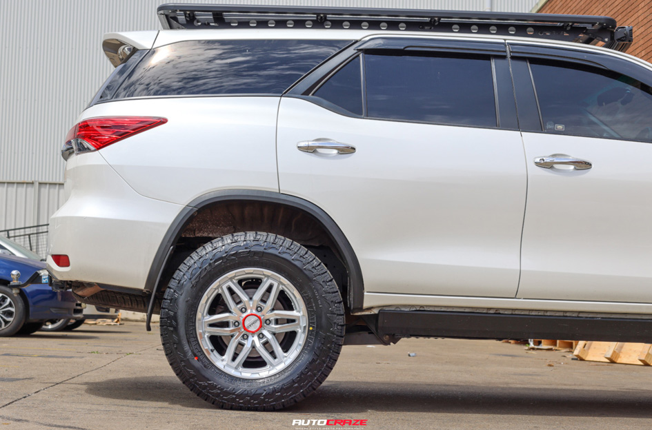 TOYOTA FORTUNER NOMAD N232 SILVER MACHINED FACE
