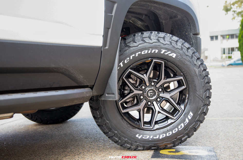BYD SHARK 6 FUEL FLUX GLOSS BLACK GREY TINT