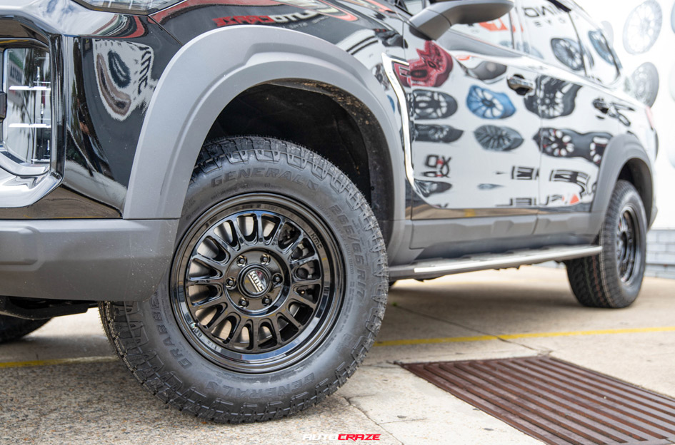 LDV D90 KMC KM724 IMPACT OL SATIN BLACK