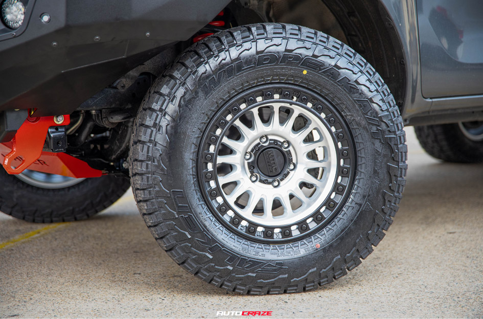 TOYOTA HILUX KMC IMS KM552 MACHINED W/ BLACK LIP