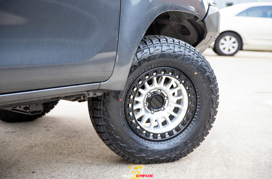 TOYOTA HILUX KMC IMS KM552 MACHINED W/ BLACK LIP