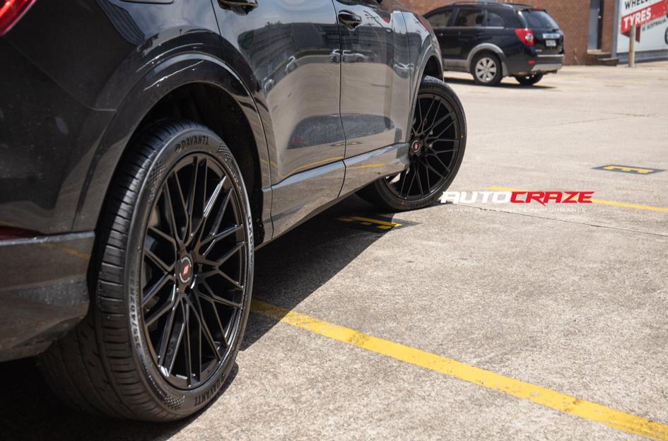 AUDI Q3 IFG36 FLAT BLACK