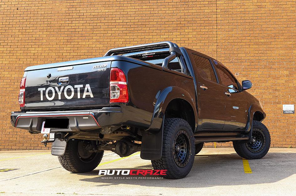 TOYOTA HILUX N70 4WD ZEPHYR MATTE BLACK