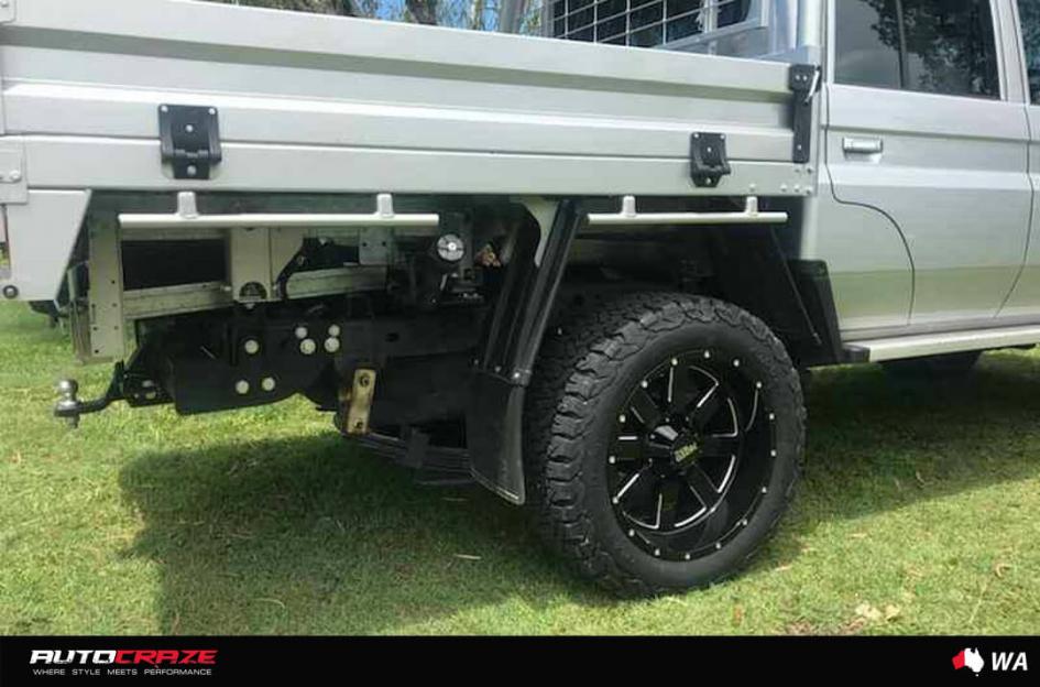 TOYOTA LANDCRUSIER MO962 GLOSS BLACK