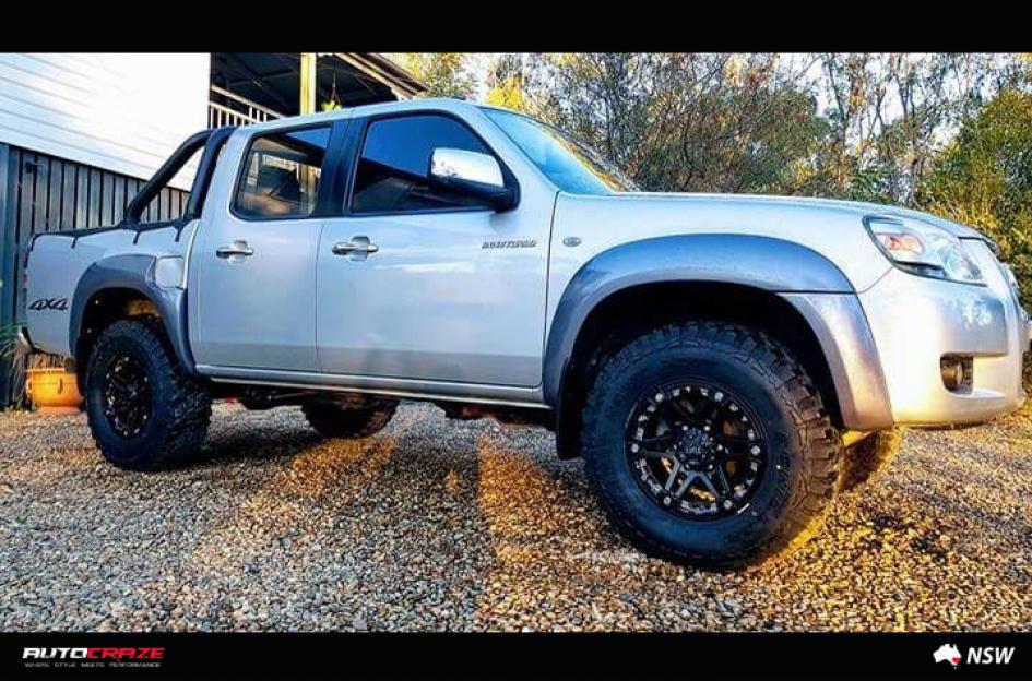 MAZDA BT 50 T01 SATIN BLACK WITH CHROME INSERTS