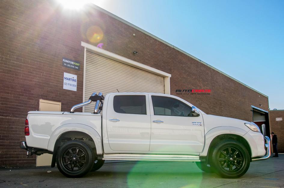 TOYOTA HILUX N70 4WD HYDRO MATTE BLACK