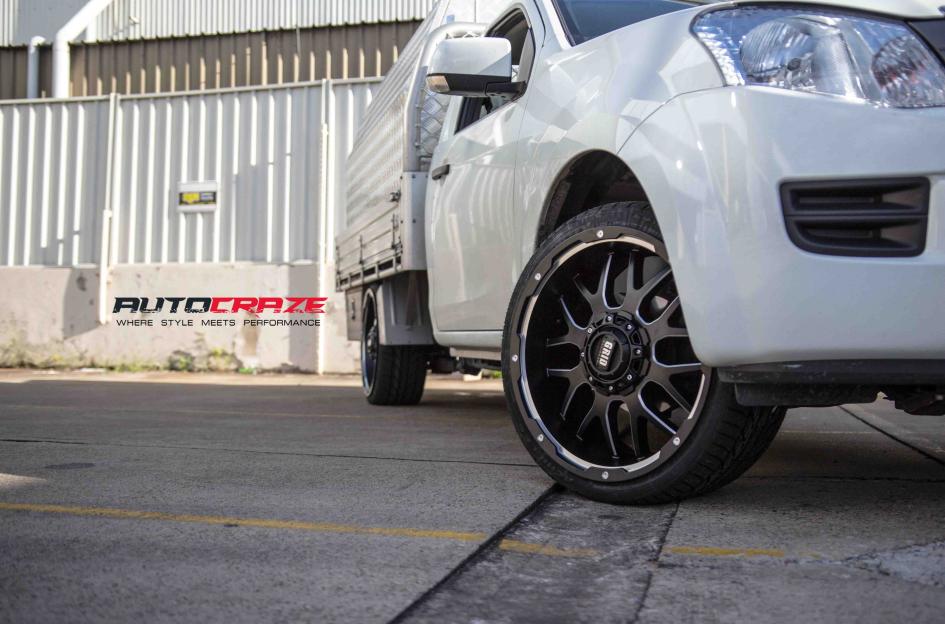 ISUZU DMAX GD02 MATTE BLACK MILLED ACCENTS