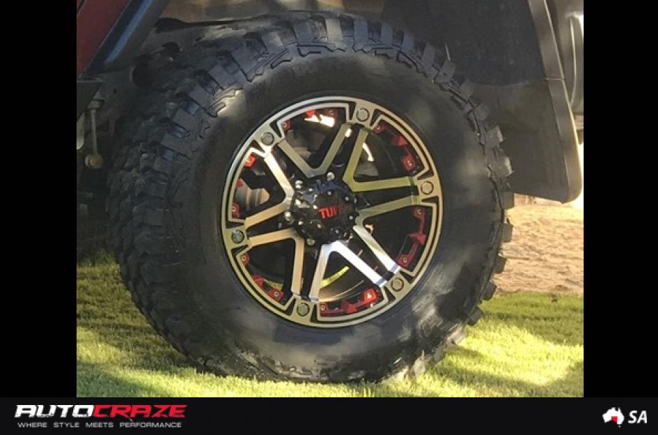 TOYOTA FJ CRUISER T01 GLOSS BLACK MACHINED FACE WITH RED INSERTS