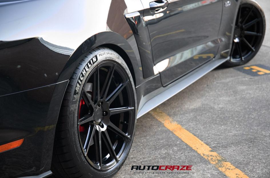 FORD MUSTANG SF04 MATTE BLACK