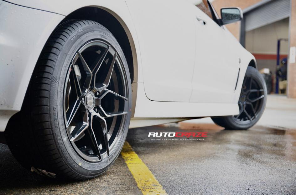 HOLDEN-COMMODORE-DOMINATE-MATTE-BLACK