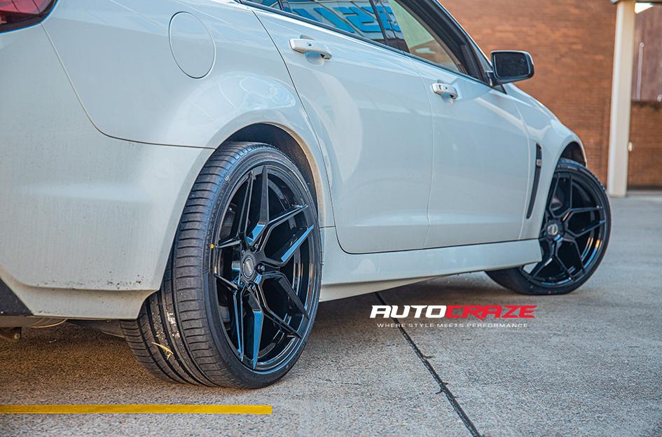 HOLDEN COMMODORE VF LEMANS GLOSS BLACK