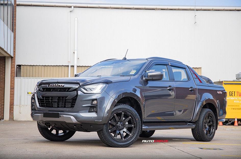 ISUZU DMAX OCEANO GLOSS BLACK