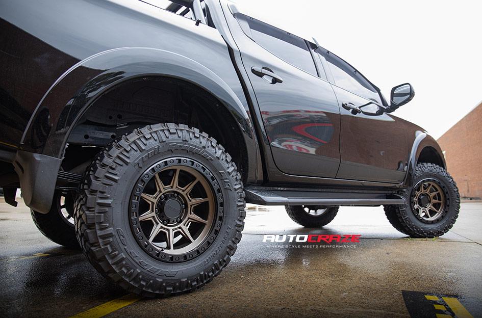 MITSUBISHI TRITON AR202 MATTE BRONZE BLACK LIP