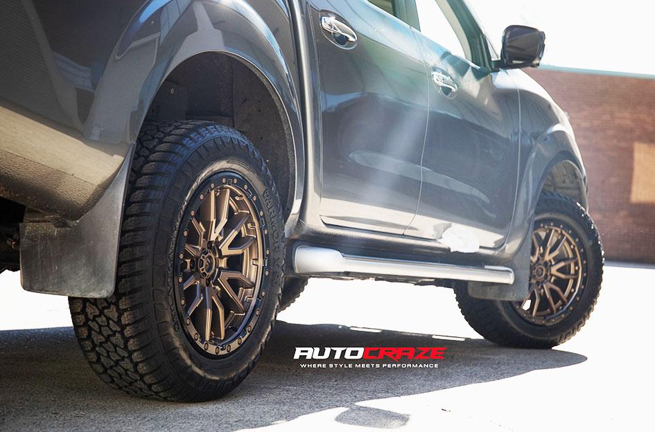 NISSAN NAVARA REBEL MATTE BRONZE BLACK LIP