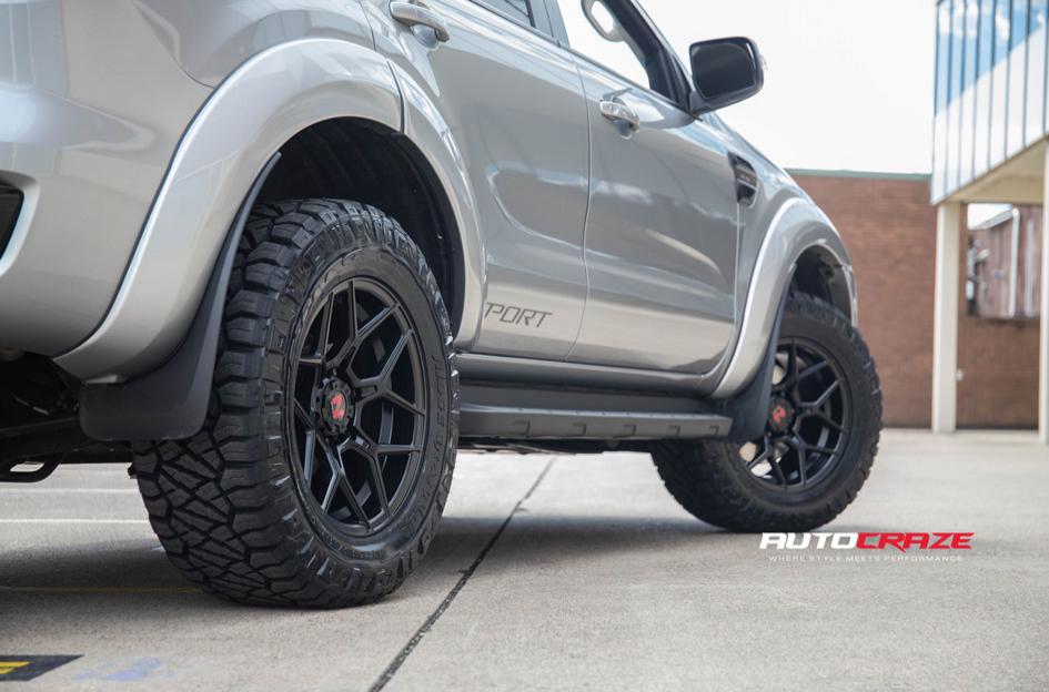 FORD EVEREST SABBATH GLOSS BLACK TINTED FACE