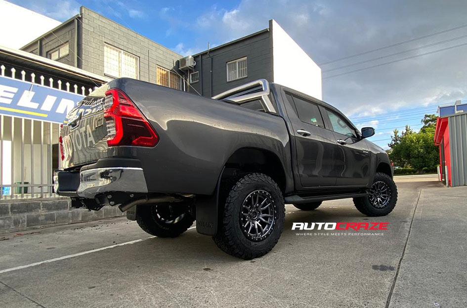 TOYOTA HILUX 4WD REBEL ANTHRACITE CENTER W BLACK LIP