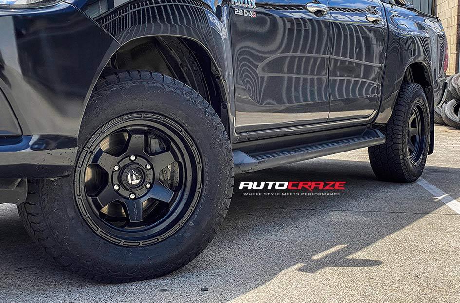 TOYOTA HILUX N80 4WD SHOK MATTE BLACK