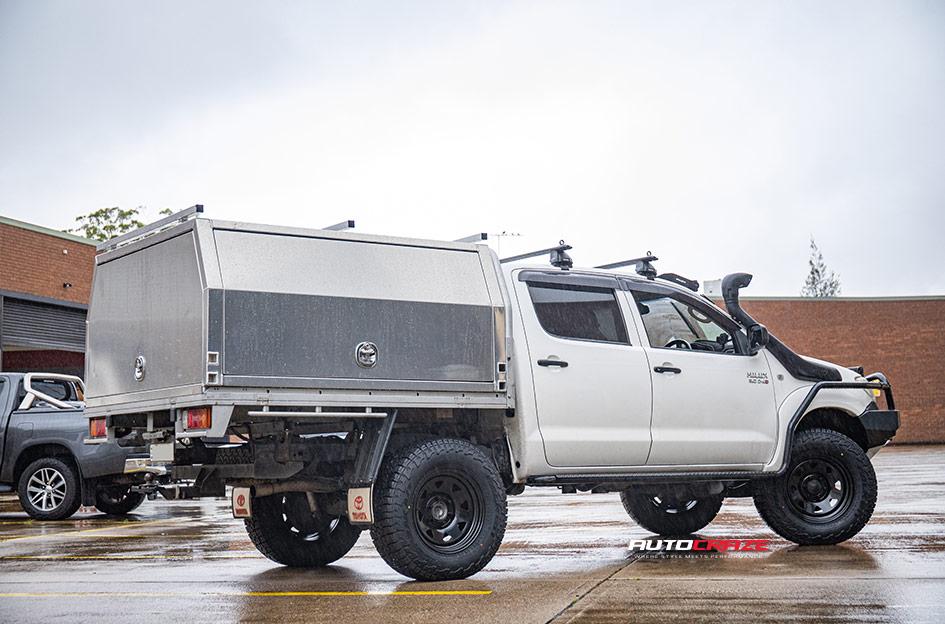 TOYOTA HILUX N70 4WD TERRA SATIN BLACK