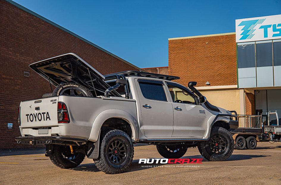 TOYOTA HILUX N70 4WD NOMAD VICTIM MATTE BLACK