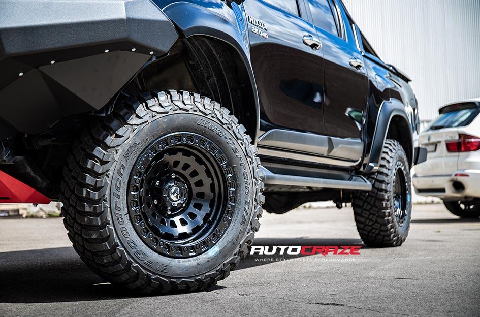 TOYOTA HILUX N80 4WD ZEPHYR MATTE BLACK