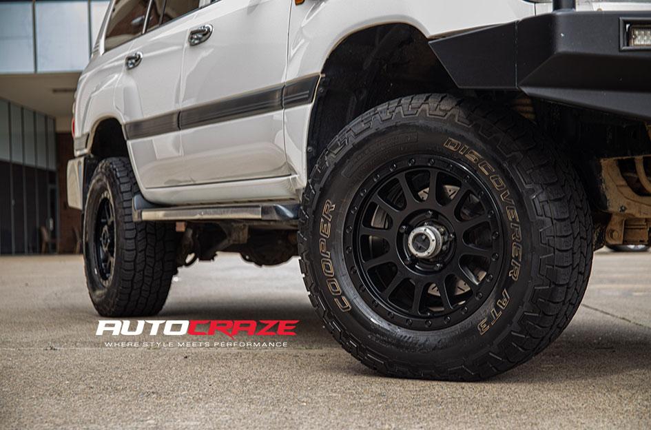 TOYOTA LANDCRUISER OFF ROAD PODIUM STAIN BLACK