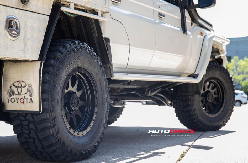 TOYOTA LANDCRUISER HURRICANE SATIN BLACK