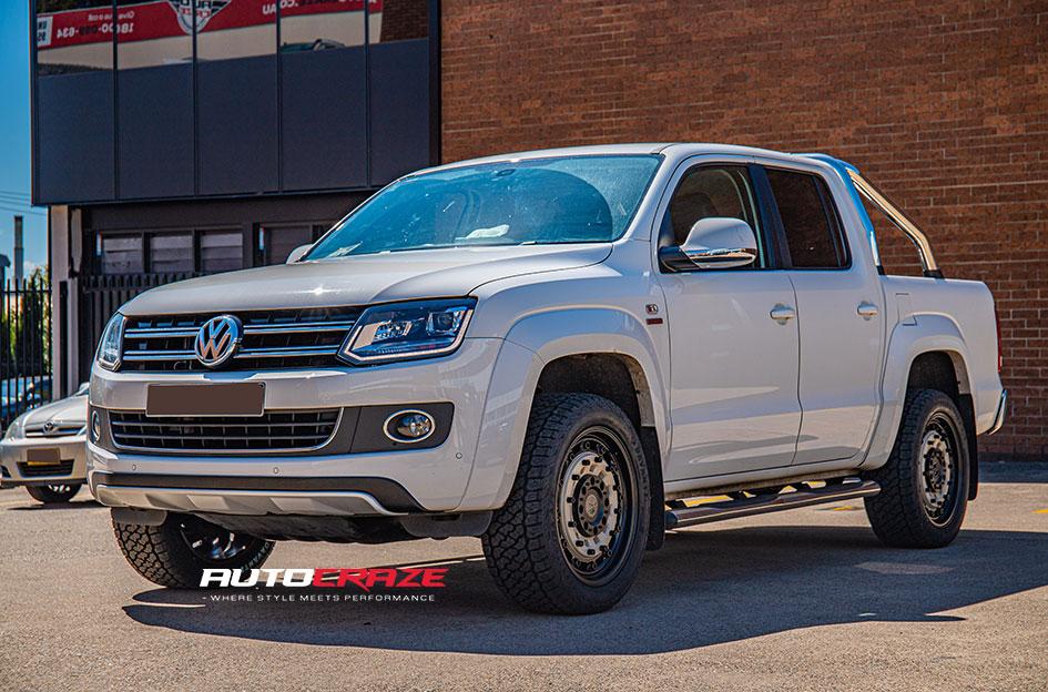 VOLKSWAGEN AMAROK ARSENAL SAND ON BLACK