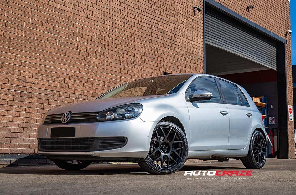 VOLKSWAGEN GOLF RELOAD SATIN BLACK