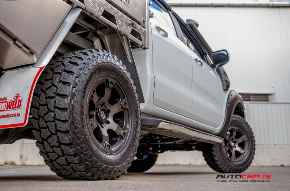 FORD RANGER BEAST BLACK MACHINED WITH DARK TINT