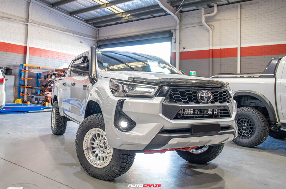 TOYOTA HILUX KMC IMS GLOSS SILVER W/ MACHINED FACE