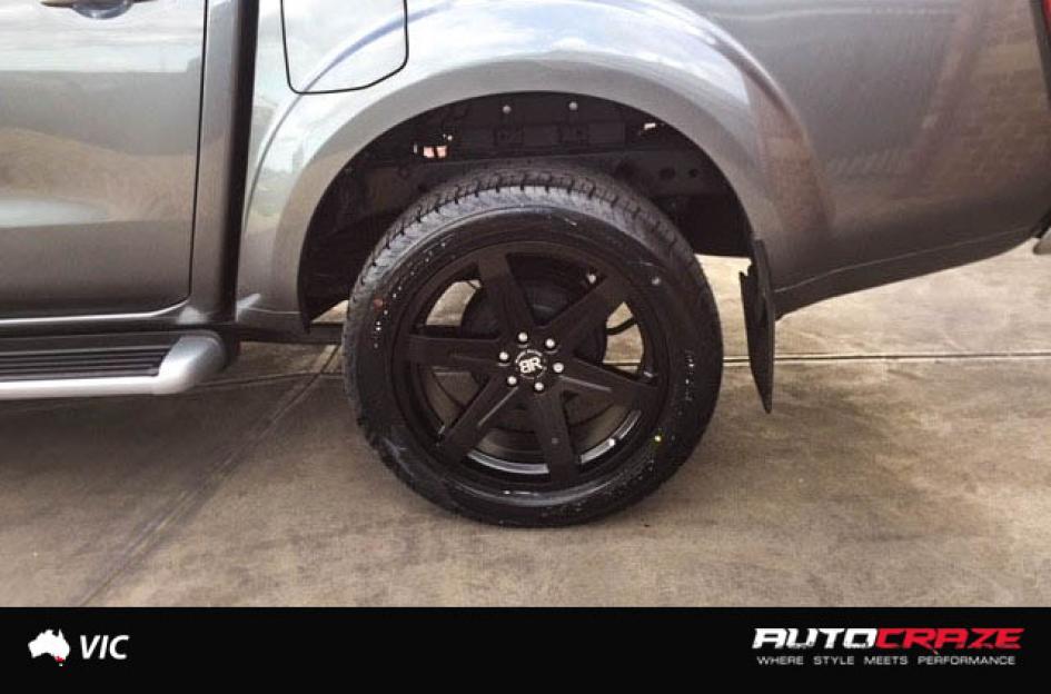 NISSAN NAVARA PEAK MATTE BLACK