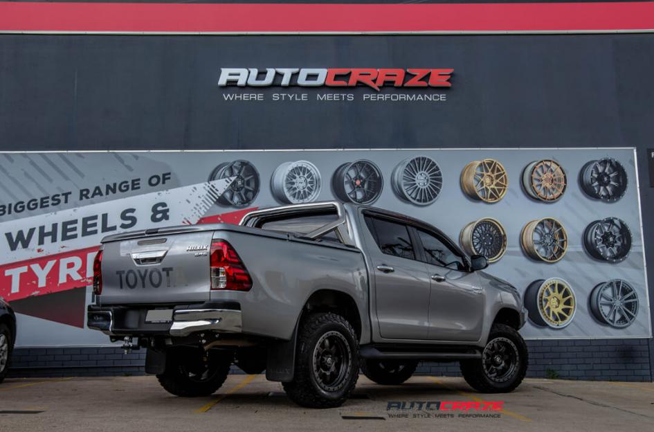 TOYOTA HILUX N80 4WD TROPHY MATTE BLACK WITH ANTHRACITE RING