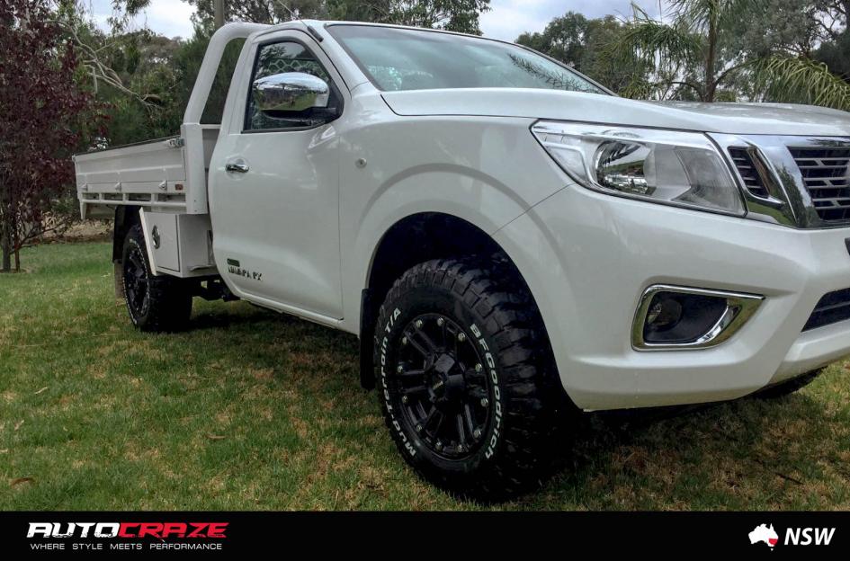 NISSAN NAVARA OUTLAW SATIN BLACK