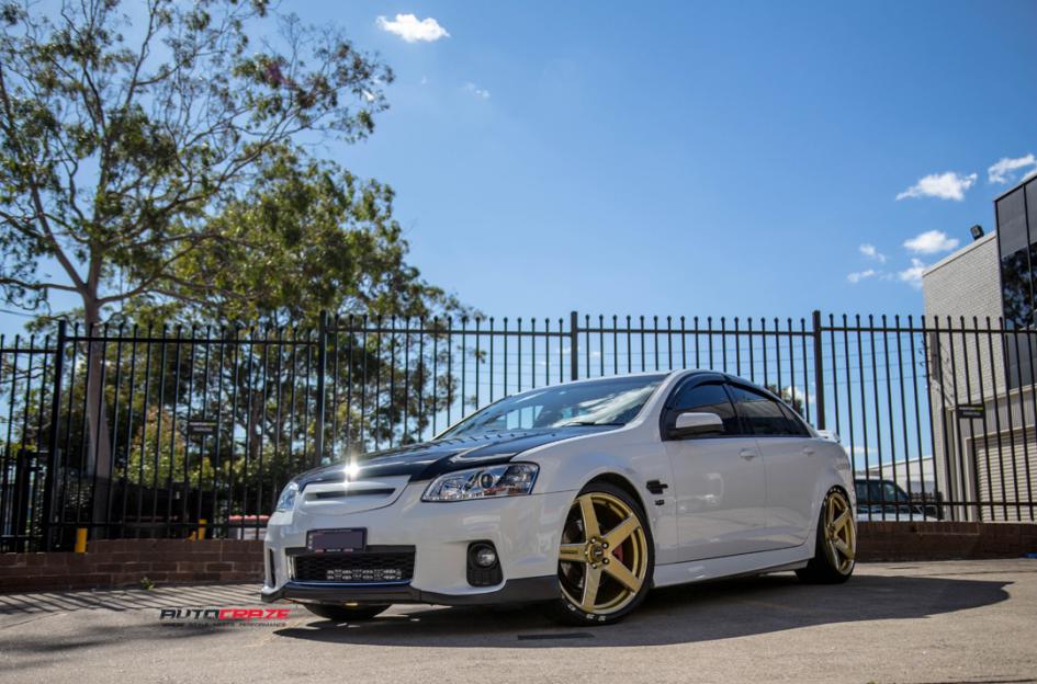 HOLDEN-COMMODORE-FRCS-GOLD