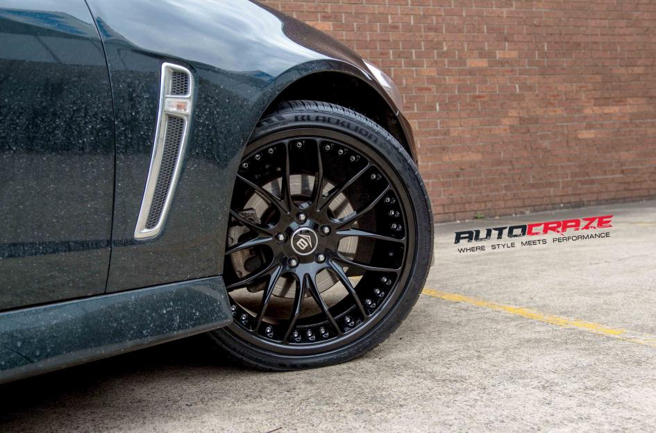 HOLDEN-COMMODORE-CONCEPT-GLOSS-BLACK