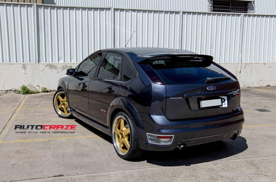 FORD FOCUS  5 STUD  FR